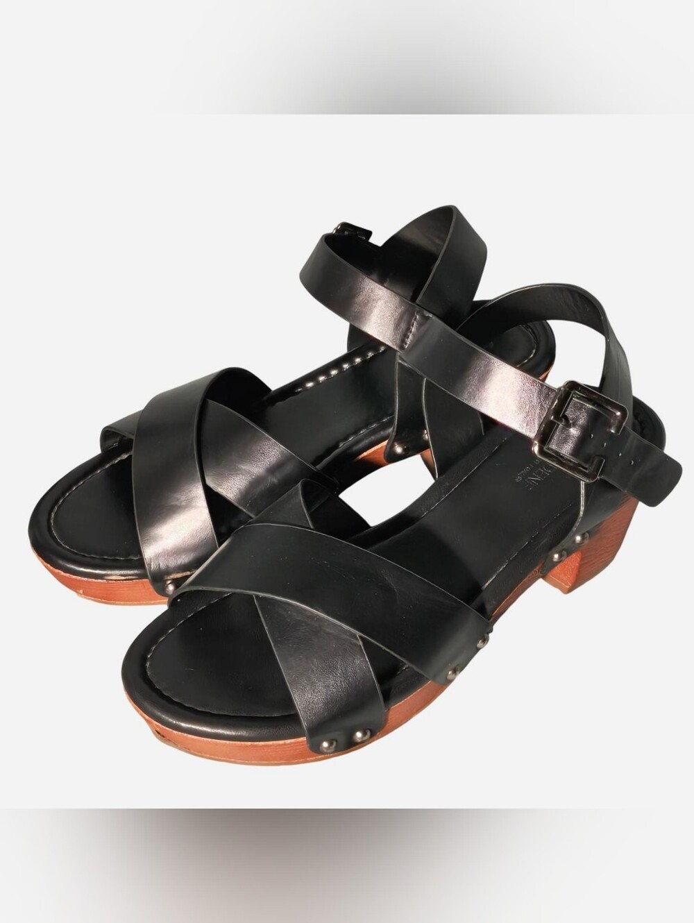Criss-cross Clog Sandals